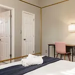 Historic Cozysuites 4Br 2Ba With A Modern Touch