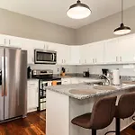 Historic Cozysuites 4Br 2Ba With A Modern Touch