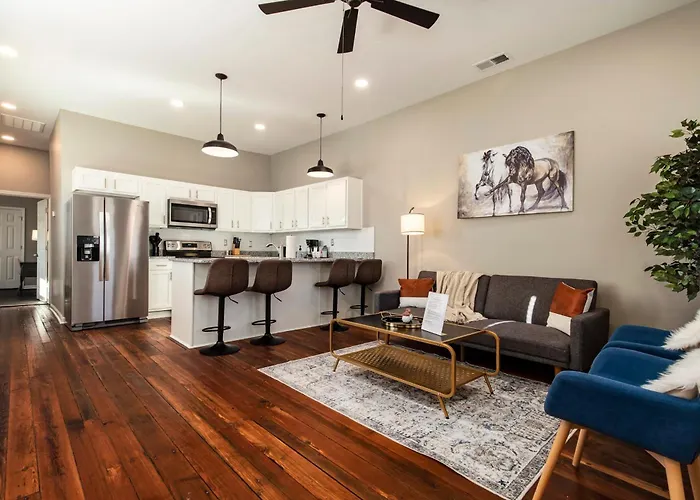 Historic Cozysuites 4Br 2Ba With A Modern Touch