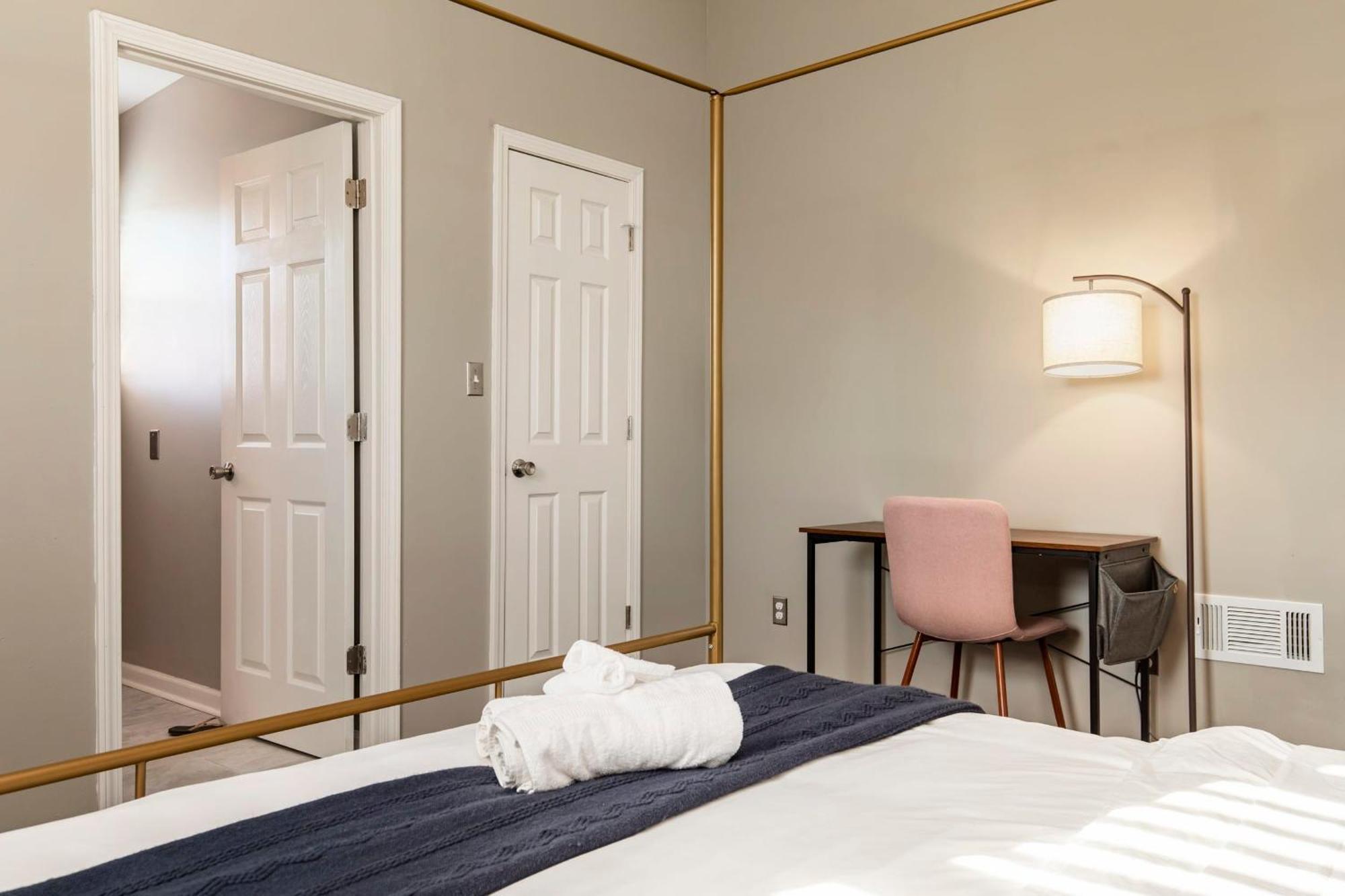 Historic Cozysuites 4br 2ba With A Modern Touch