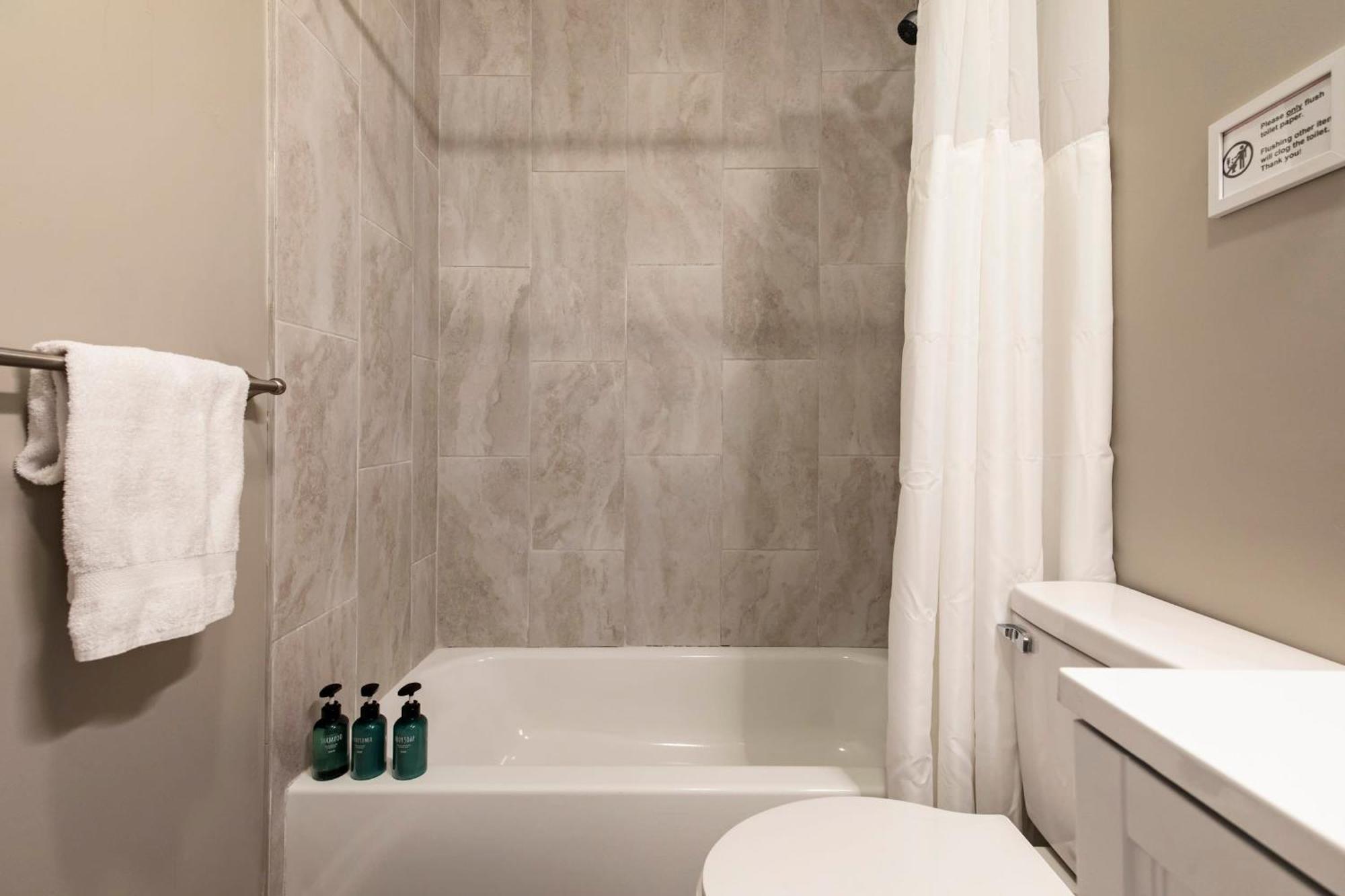 Historic Cozysuites 4br 2ba With A Modern Touch Holiday home