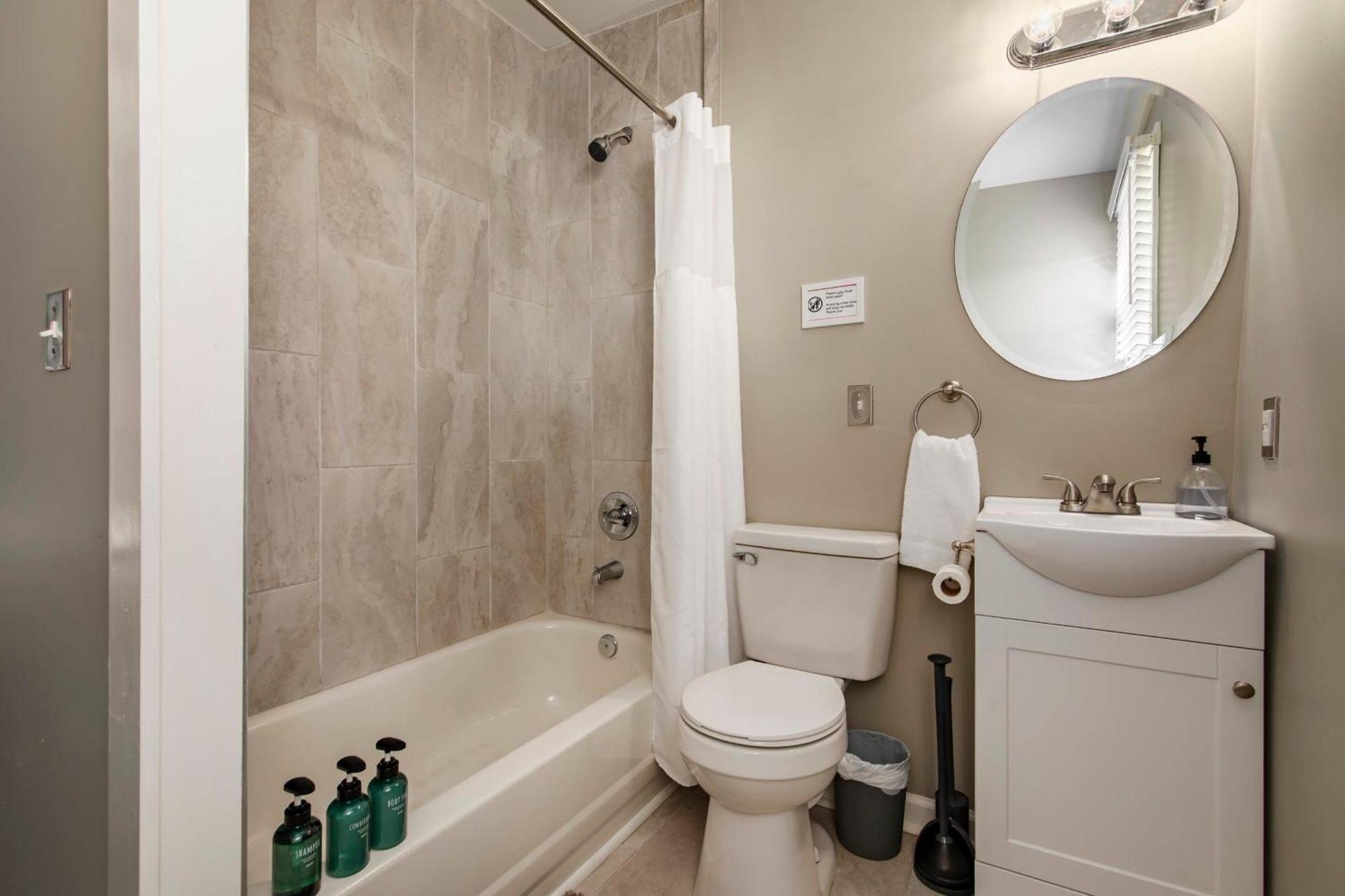 Holiday home Historic Cozysuites 4br 2ba With A Modern Touch