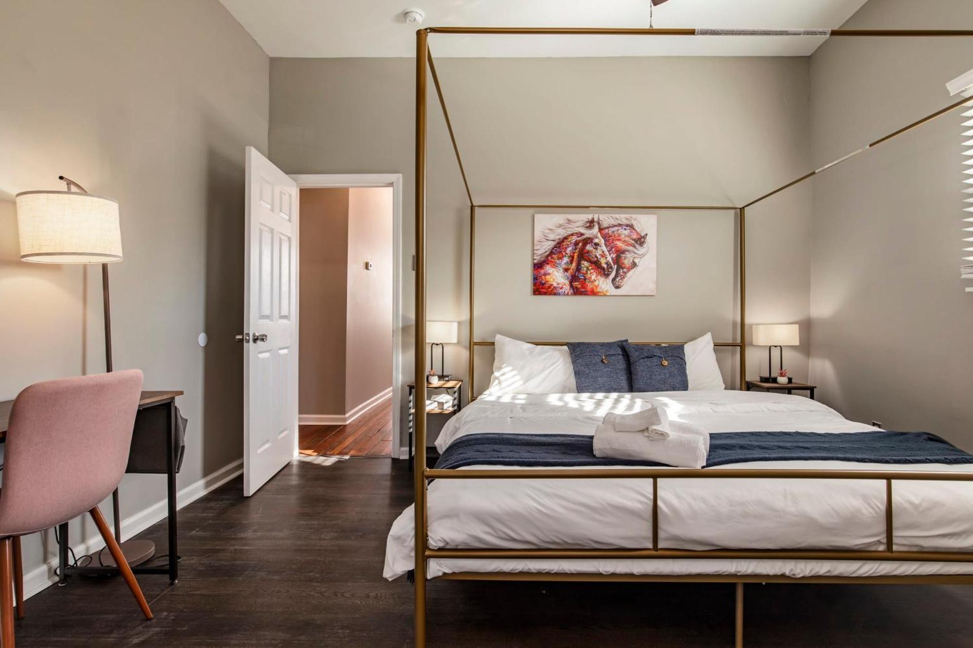 Holiday home Historic Cozysuites 4br 2ba With A Modern Touch
