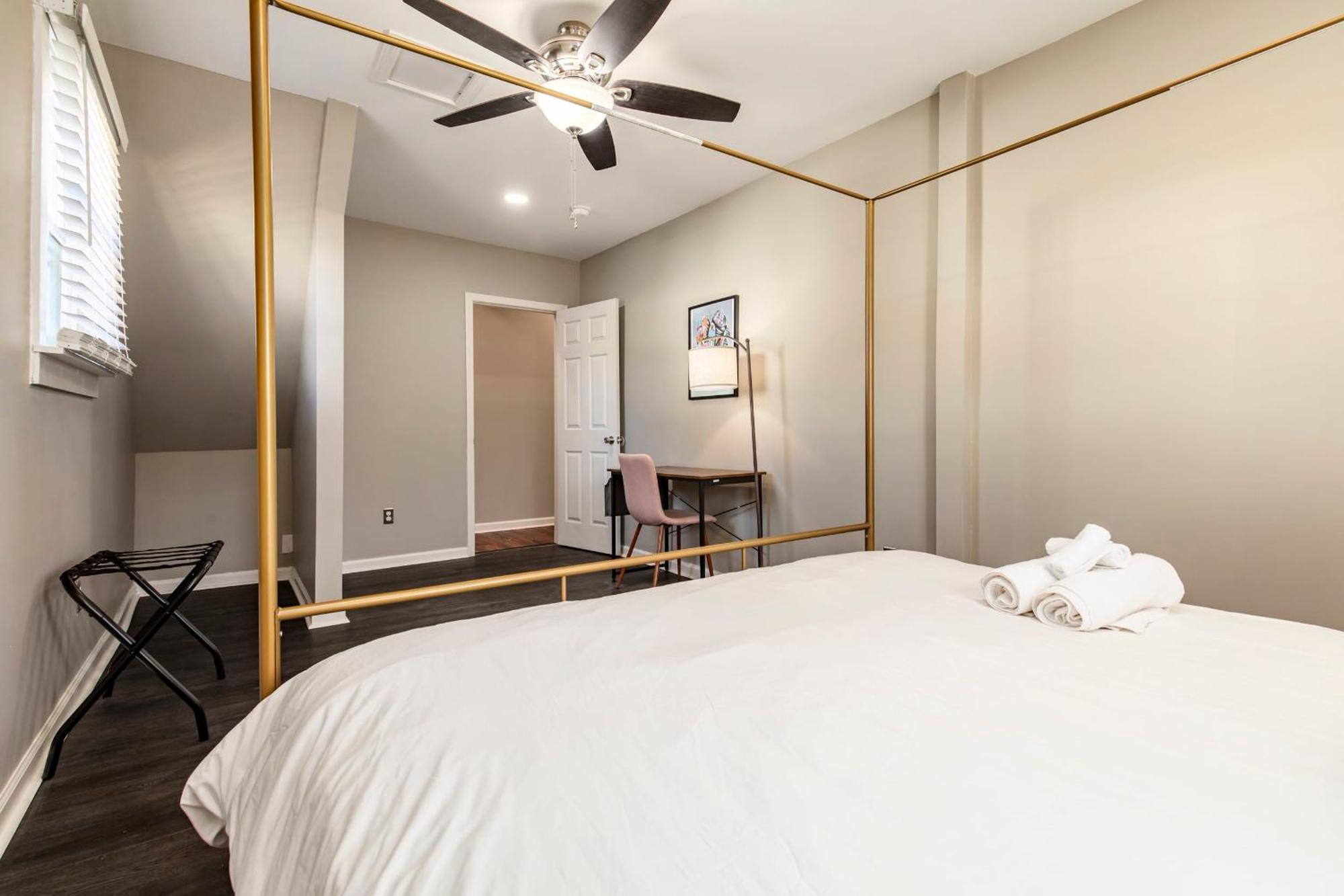 Holiday home Historic Cozysuites 4br 2ba With A Modern Touch