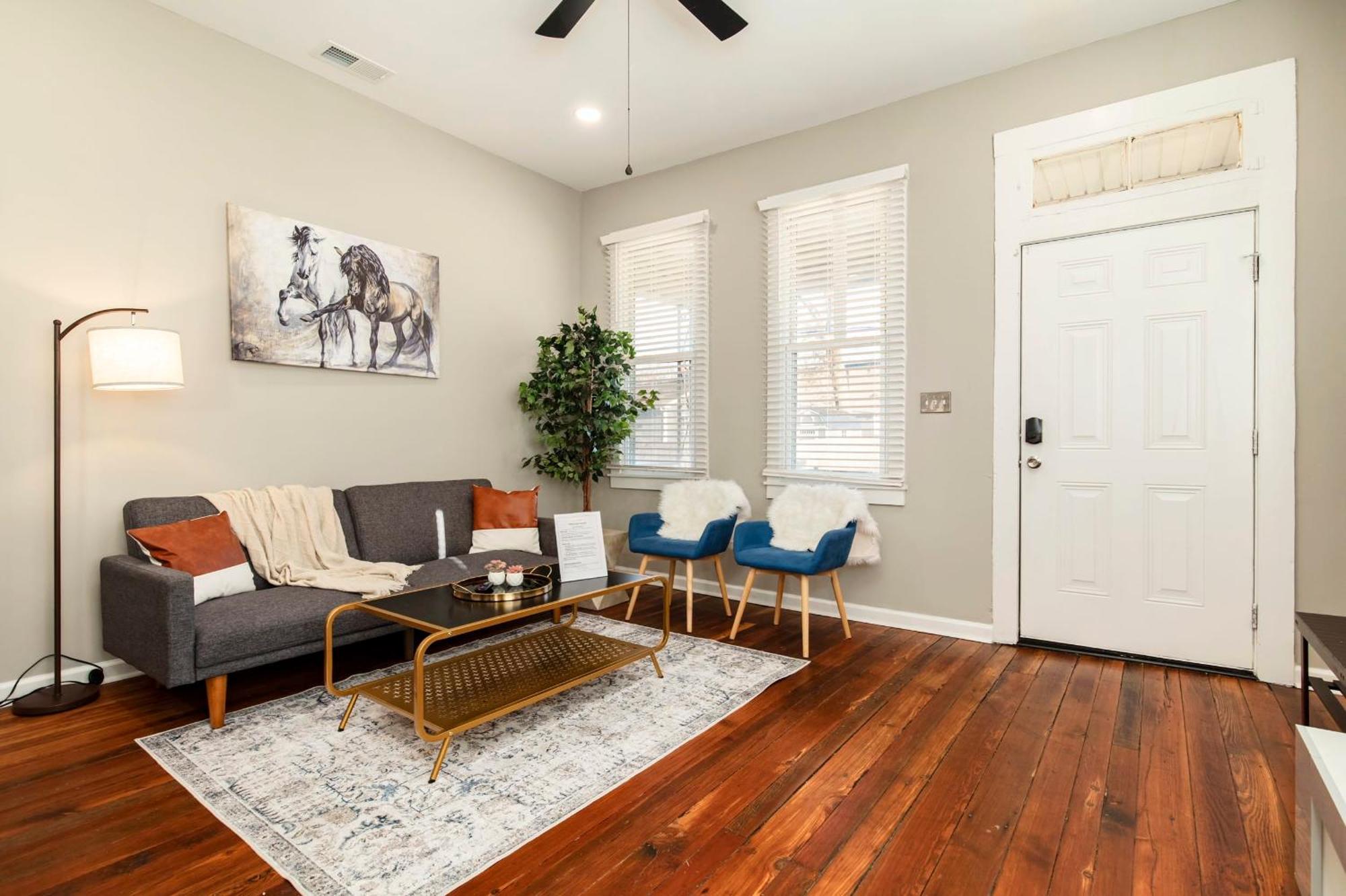 Historic Cozysuites 4br 2ba With A Modern Touch Holiday home