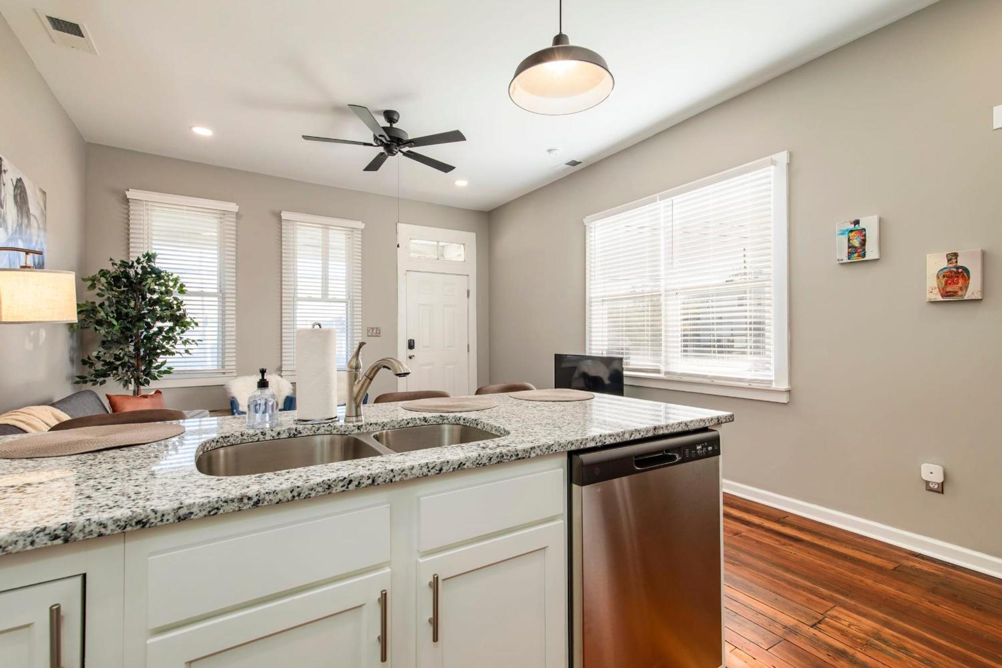 Holiday home Historic Cozysuites 4br 2ba With A Modern Touch