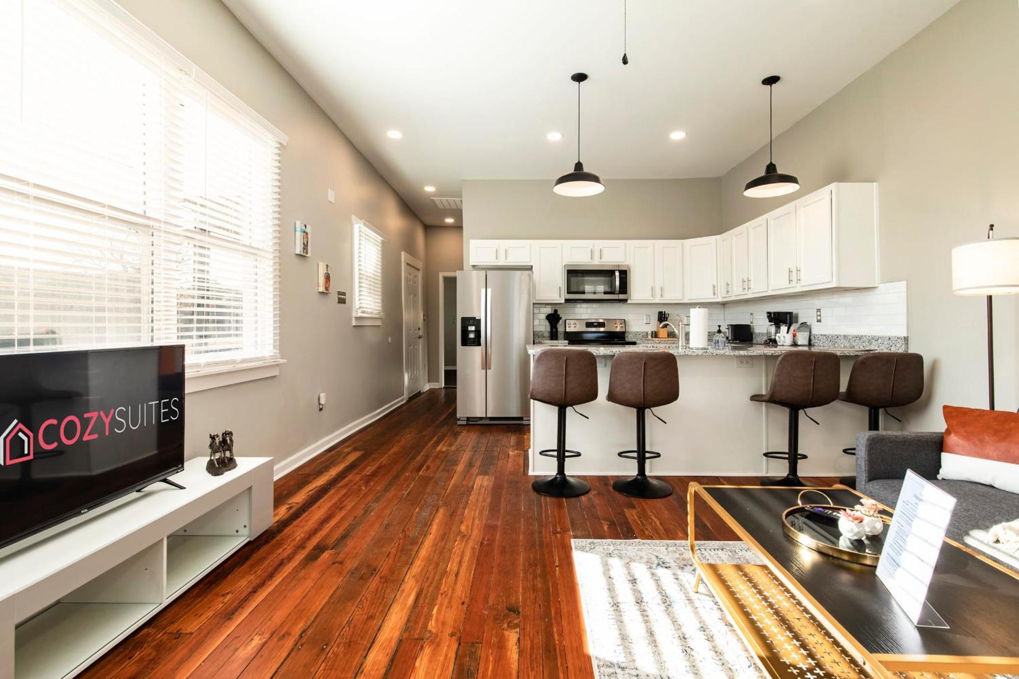 Holiday home Historic Cozysuites 4br 2ba With A Modern Touch